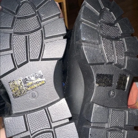 Chelsea Boots - Picture 2 of 2